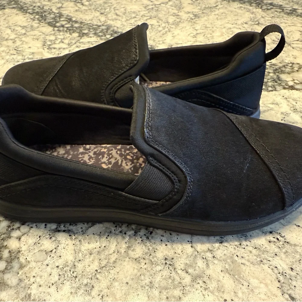 Clark’s Women’s Breeze Dawn cloud steppers Black Slip-On shoes size 8 Worn once!